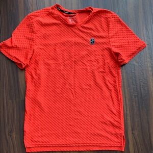 Like new Nike Men's Red Dri-FIT Textured T-Shirt